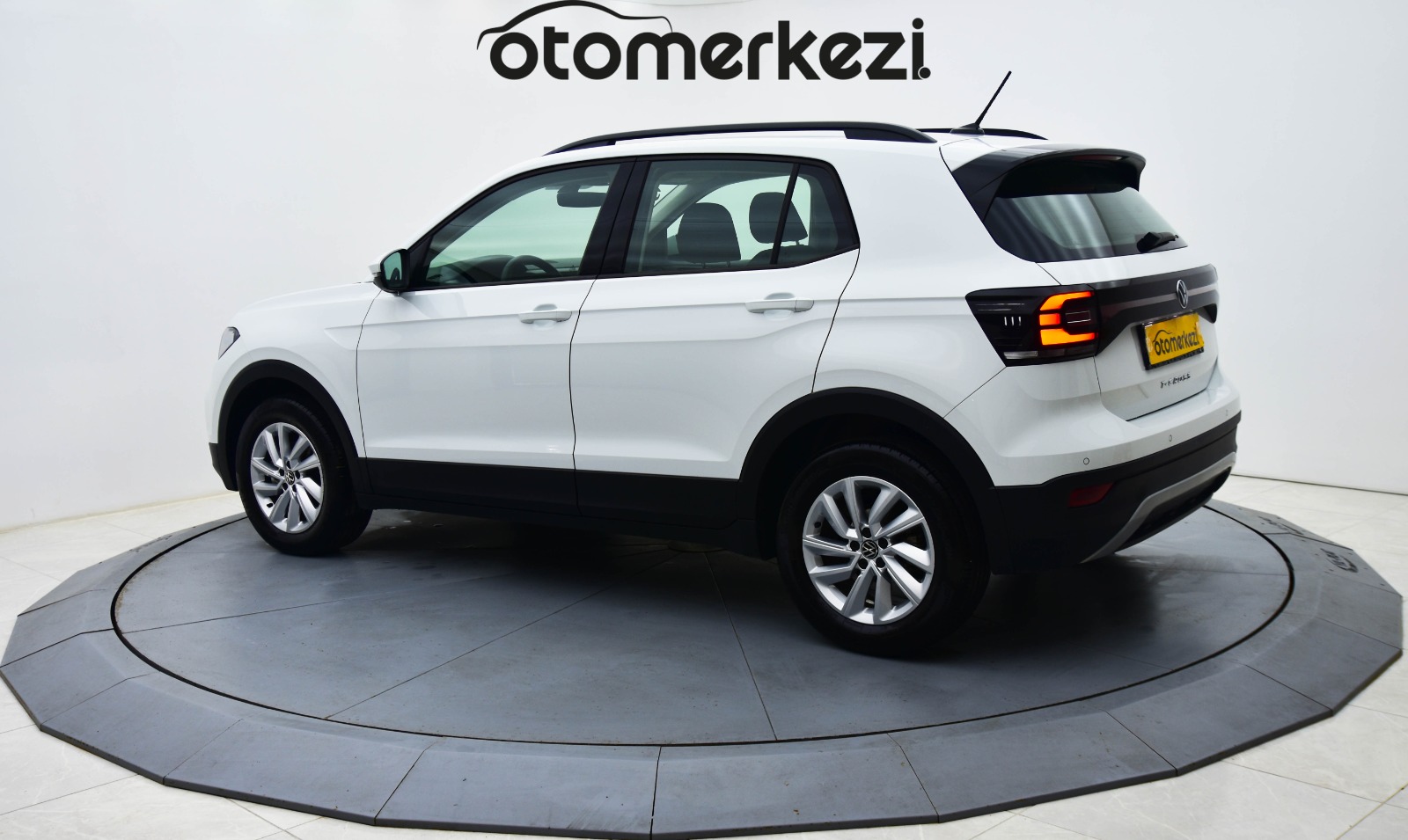 VOLKSWAGEN T-CROSS 5